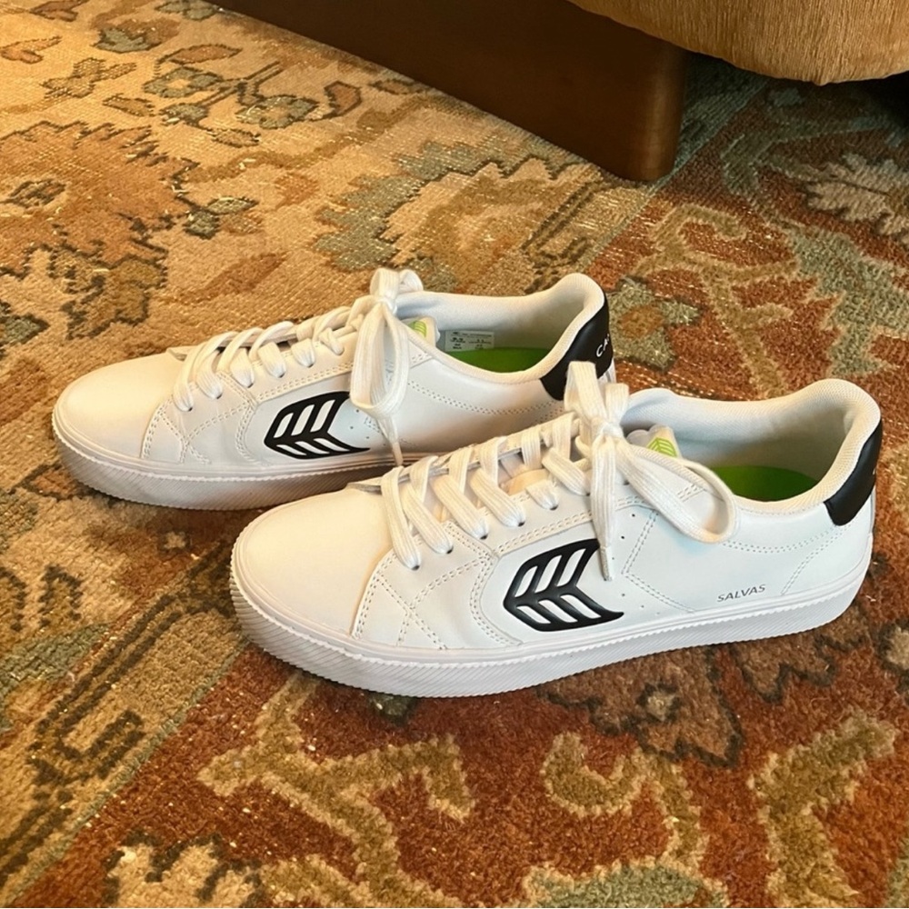 Cariuma White Leather Sneakers With Black Logo Size 11